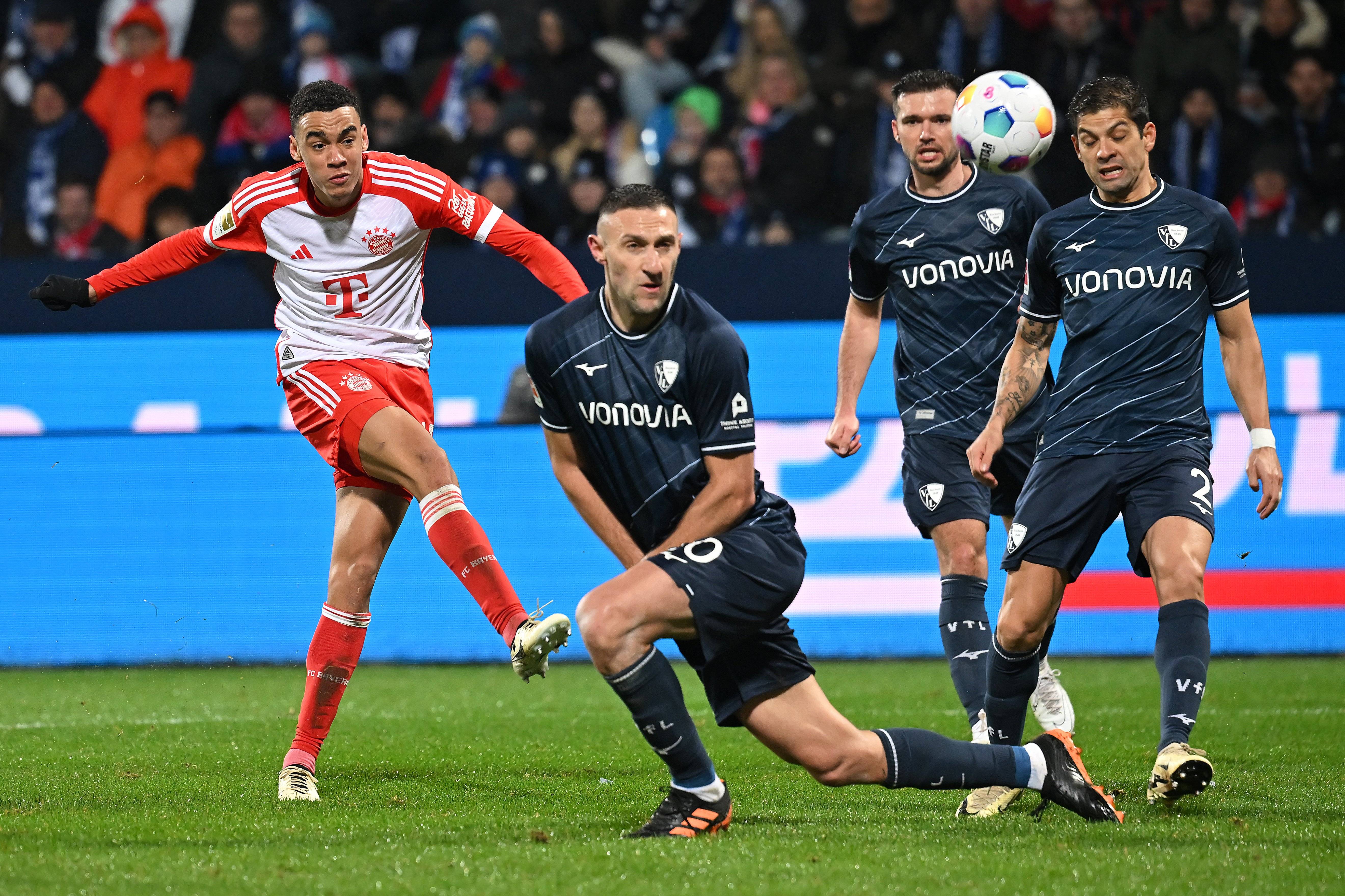 爱游戏下载-出色防守引发热议！，巴特勒在拜仁比赛中出色发挥赢得满堂喝彩(巴特勒防守集锦)