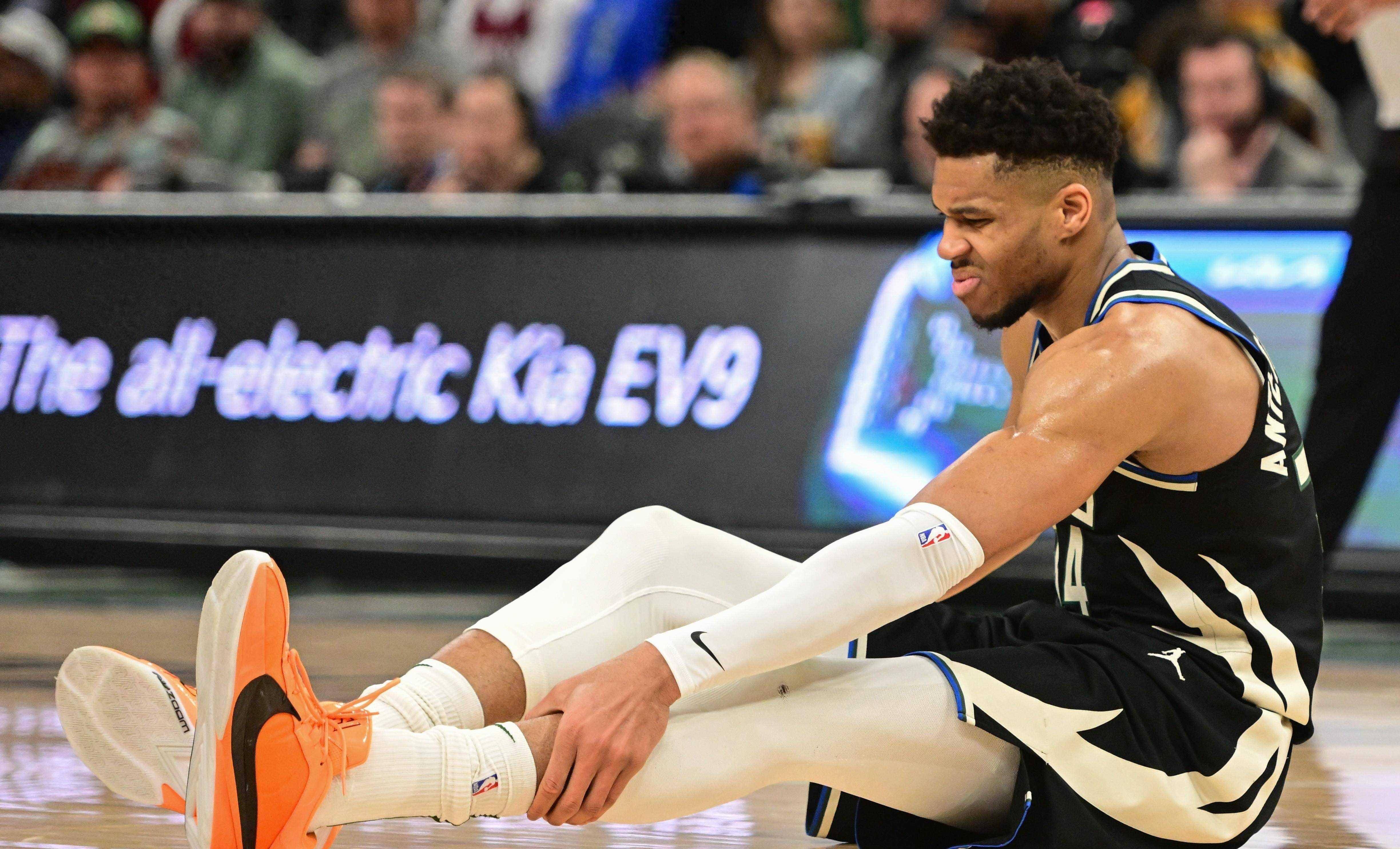 爱游戏体育官网-字母哥迎来三赛季出色发挥，FPX观众热烈欢呼！赛场气氛高涨(字母哥最新上场)