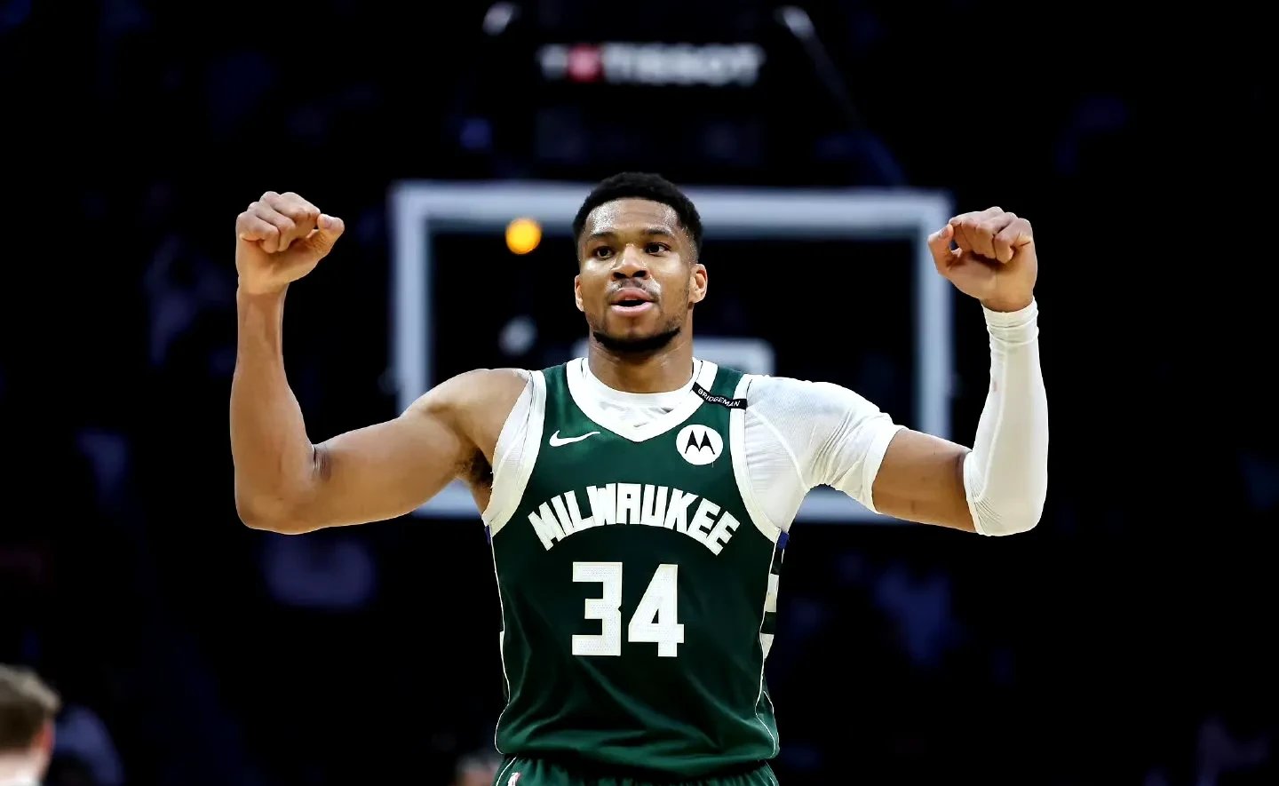 爱游戏体育官网-包含热火不断突破！，字母哥连续十场比赛得分超过出色防守上演精彩一战的词条