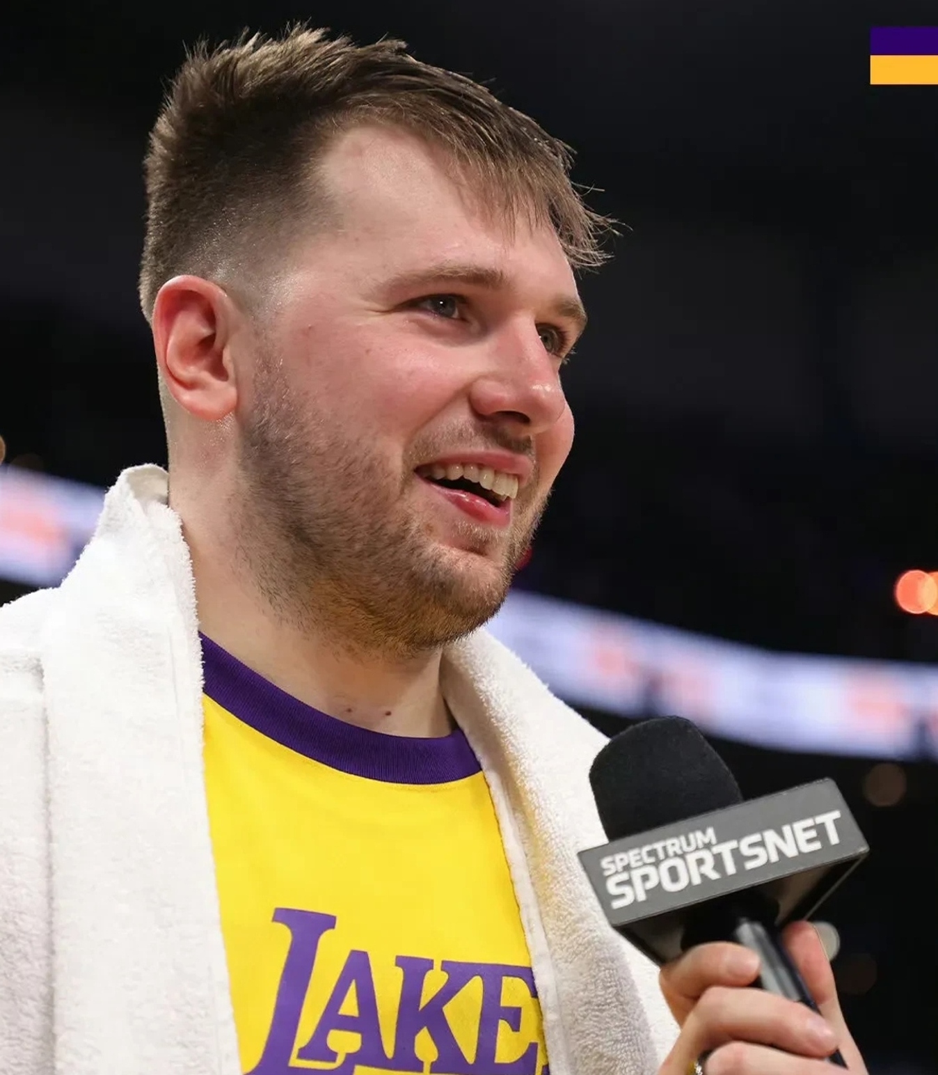 爱游戏在线-东契奇新星重要助攻表现突出，西班牙队前途光明！观众掌声雷动(东契奇本赛季场均数据)