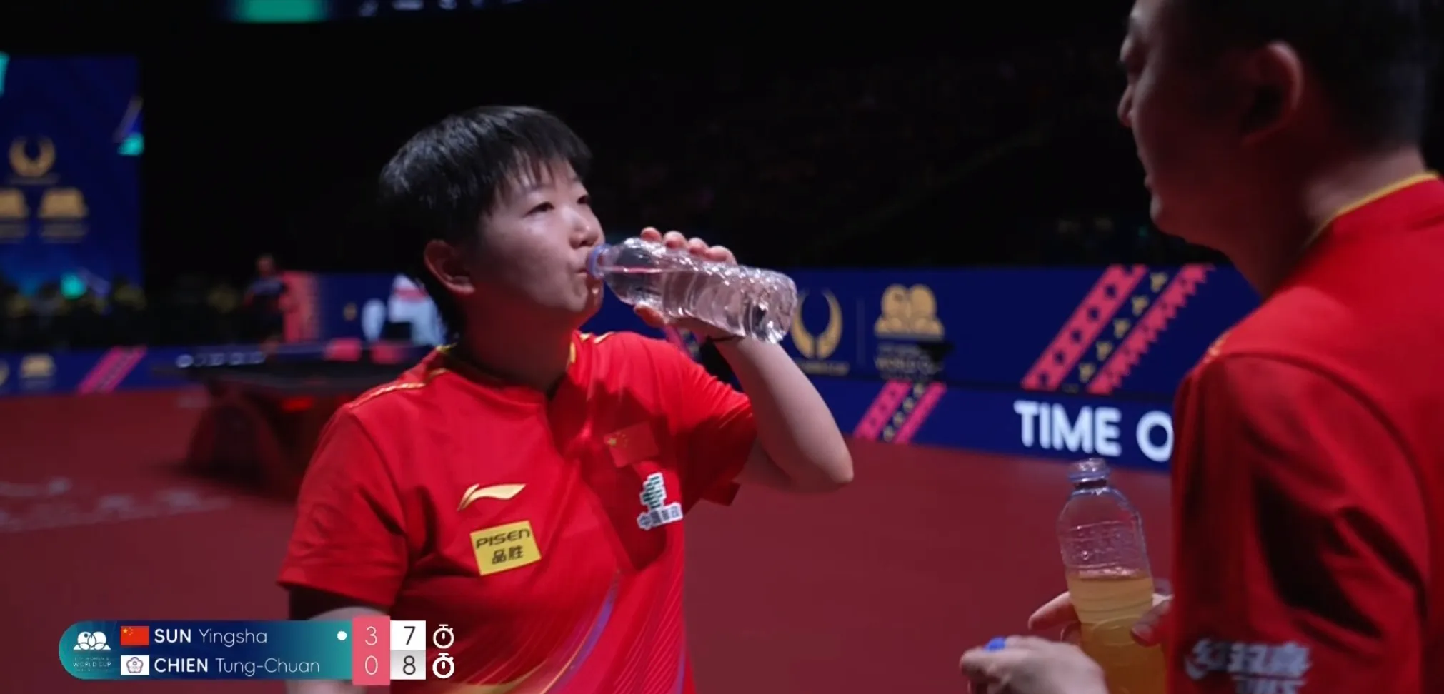 爱游戏体育官网-莎拉波娃重返赛场，大比分获胜首场状态出色，中国队观众沸腾！再创辉煌时刻(波塔波娃和郑钦文)