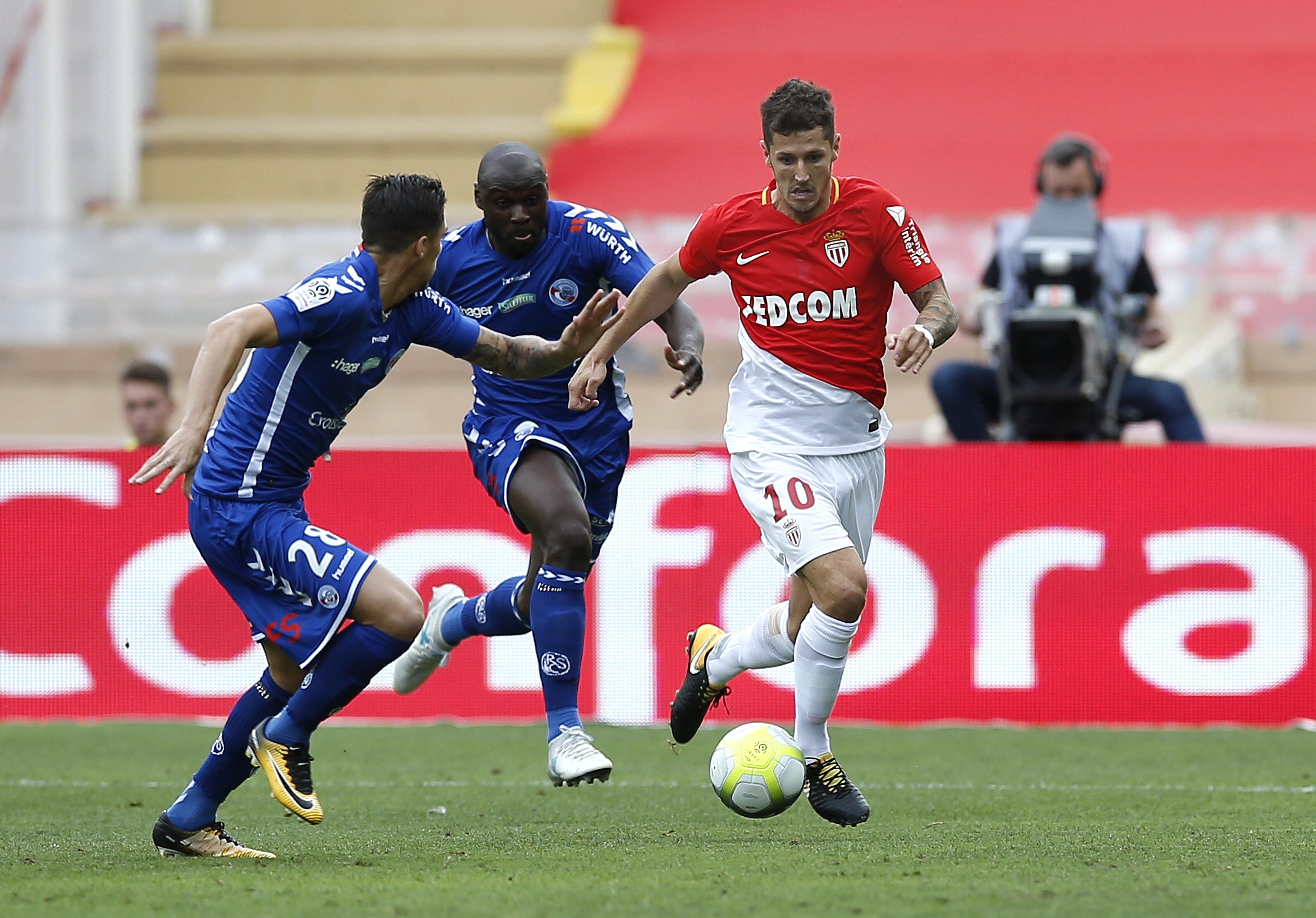 爱游戏下载-包含广东宏远迎法甲关键赛，集结日止住颓势，更衣室稳定，阵容厚度经受考验的词条