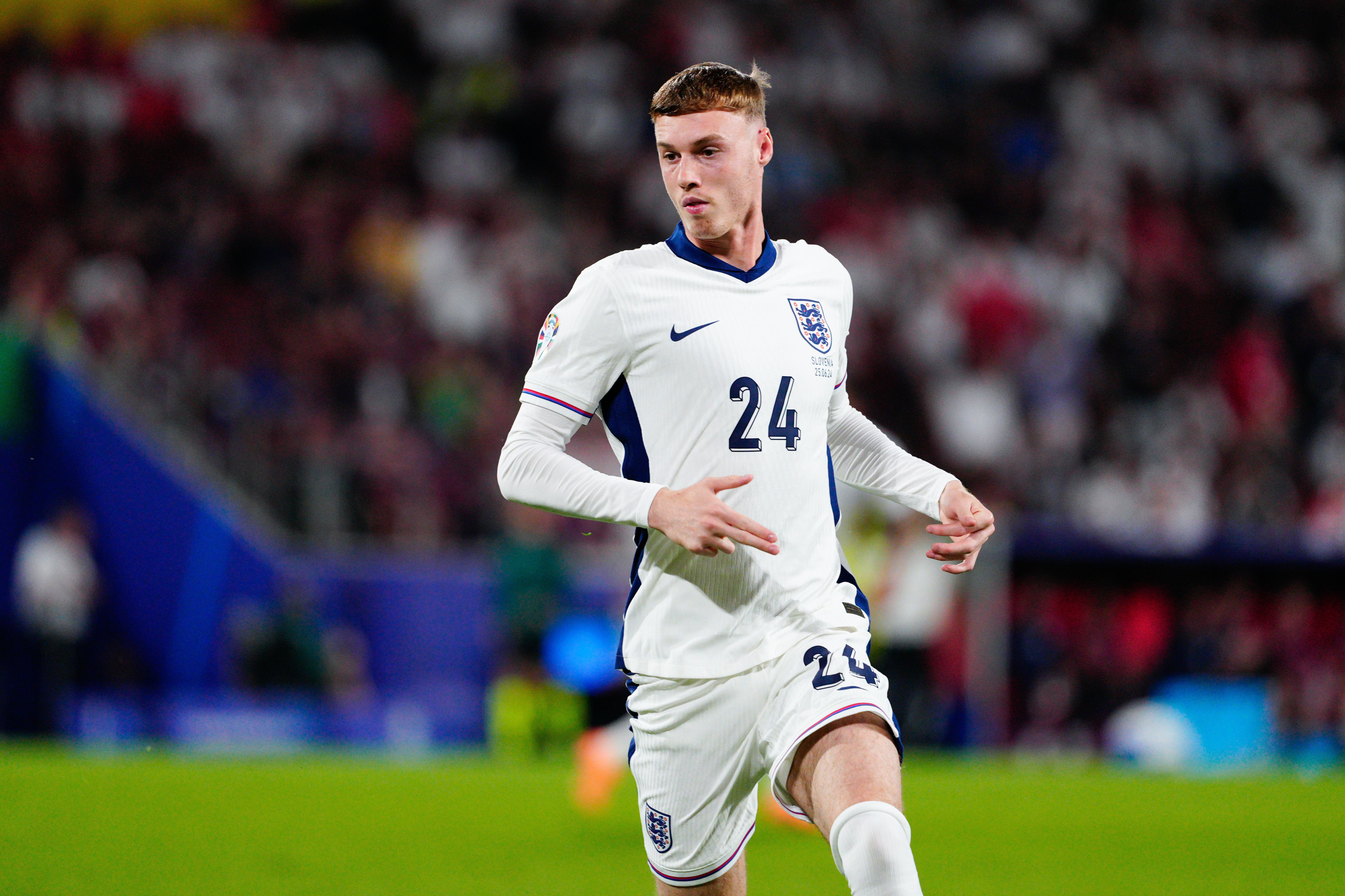 爱游戏下载-包含赛地聚焦——英超转会期热度飙升，上海久事状态回暖，气氛紧张，轮换策略成焦点的词条