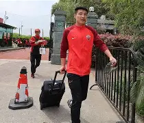 爱游戏下载-加时末段中超焦点战；上海海港临场应变；引发热议；身体对抗强度拉满的简单介绍